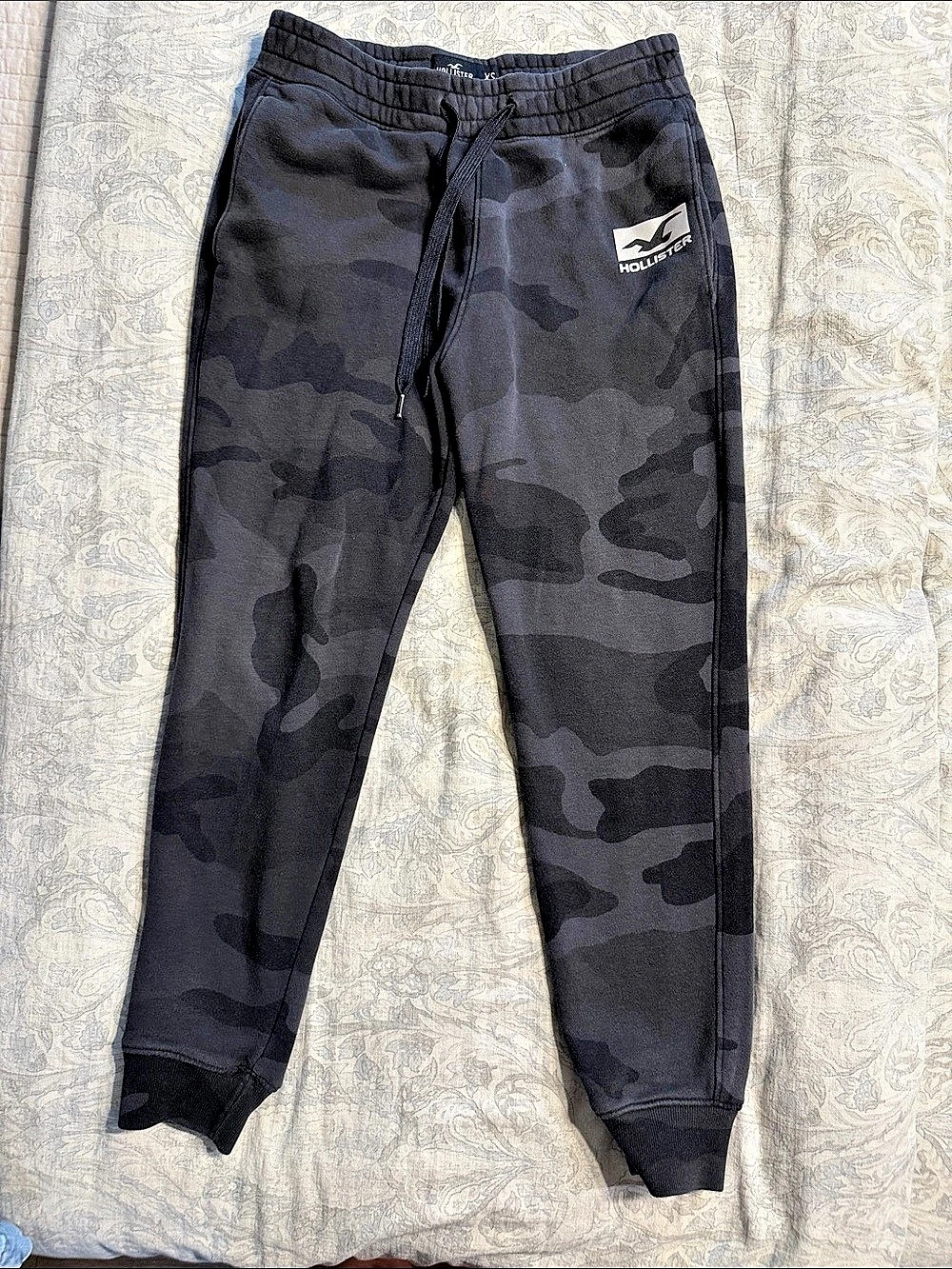 Hollister Camo Jogger Pants in Black Size XS Like New